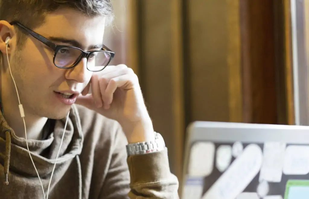 Person researching LASIK online